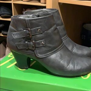 Grey booties Sam and Libby